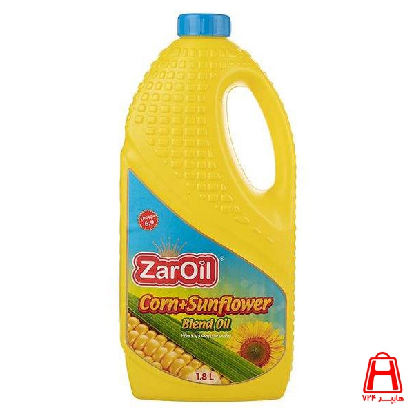 Liquid vegetable oil mixed corn and sunflower in a polyethylene bottle
